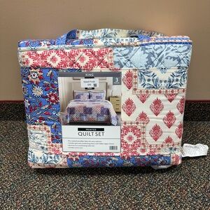 King Sized Printed Quilt Set - Red and Blue